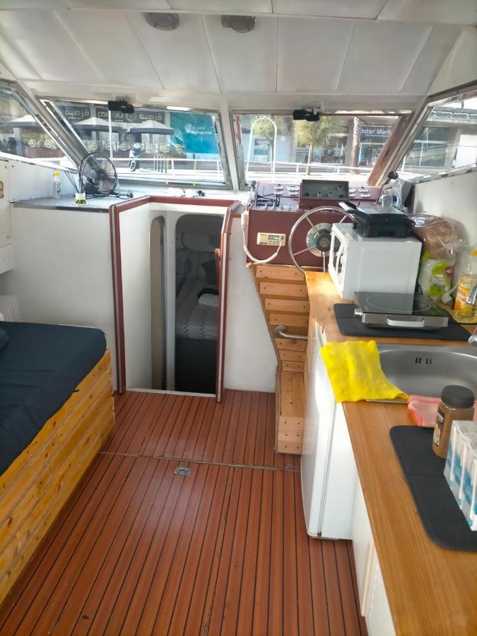 Barco Lucky Sant Adria de Besos