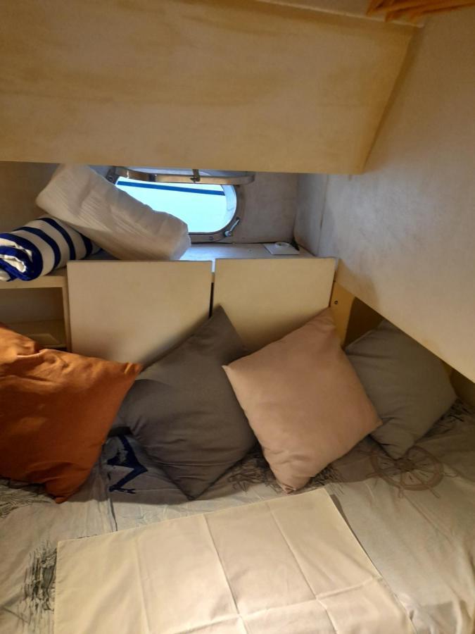 Barco Lucky Botel Sant Adria de Besos