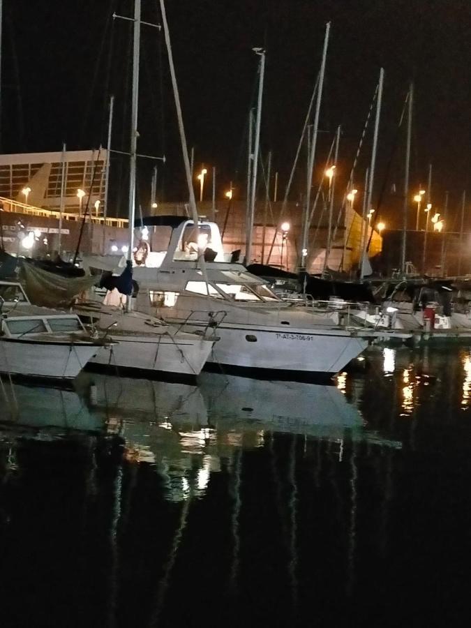 Botel Barco Lucky *